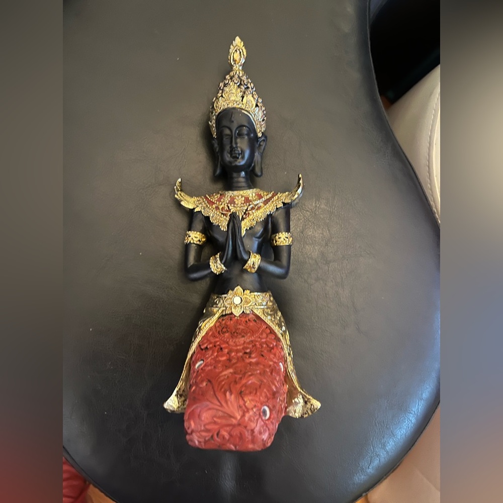 Statuette